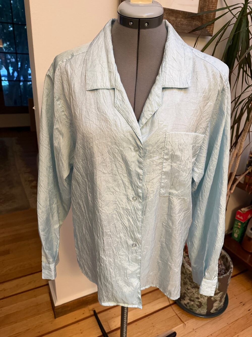 VTG 80s 90s Diane Von Furstenberg Crinkle Satin Camp Shirt Ice Blue 10